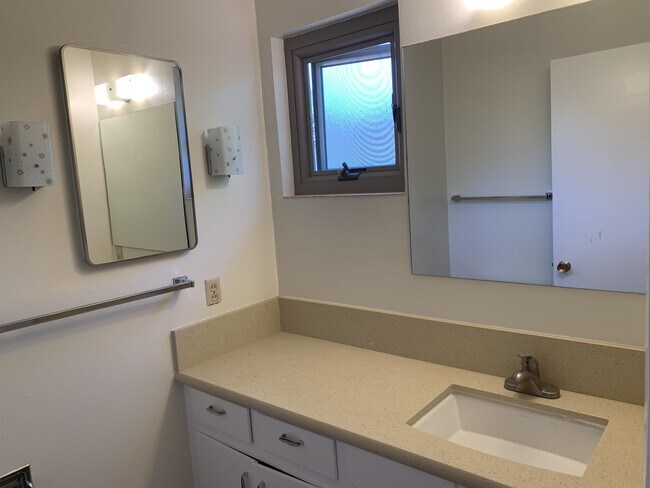 Building Photo - 280 Mt Hamilton Ave