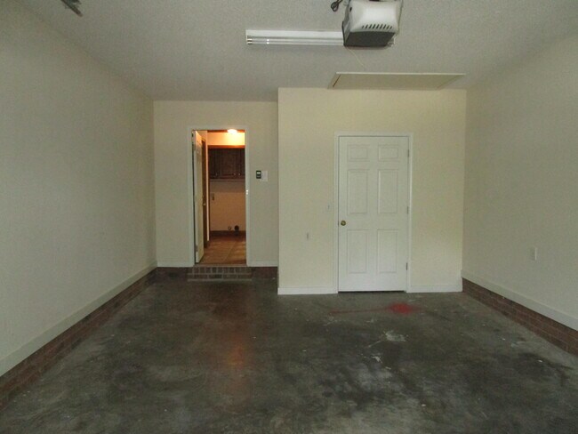 Building Photo - 1045 Cutleaf Dr