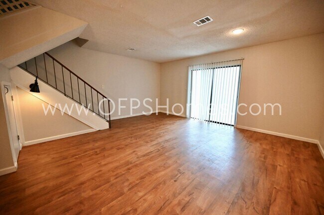 Building Photo - 206 Fourth St SE