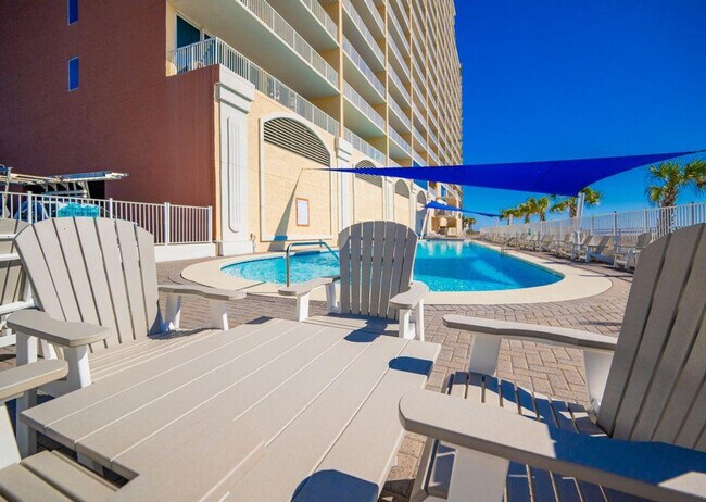 Building Photo - 365 E Beach Blvd