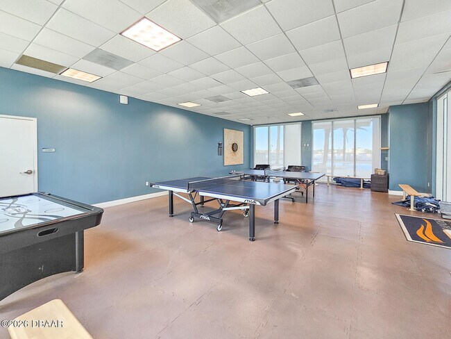 Building Photo - 231 Riverside Dr