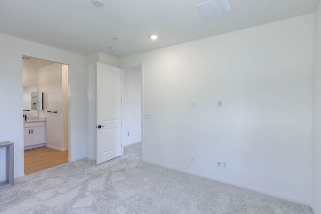 Building Photo - 3 Bedroom West Summerlin Beauty