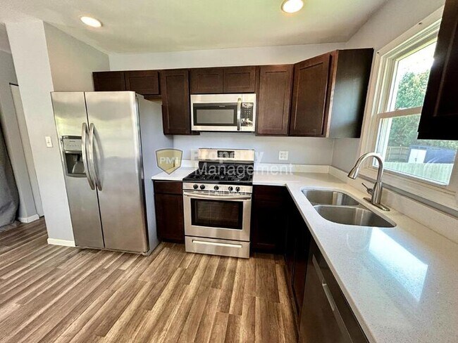 Building Photo - 1503 Peachtree Dr