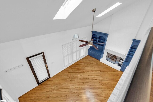 Building Photo - 125 River Way Dr