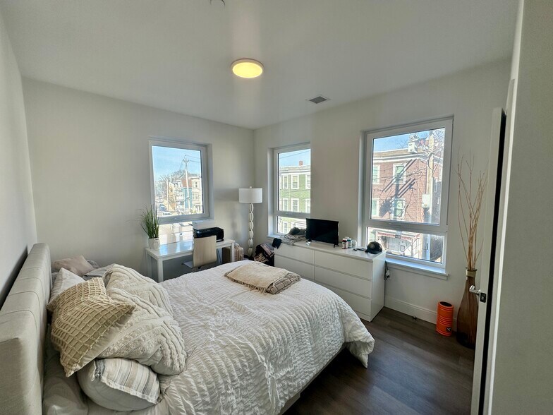 Building Photo - 951 Dorchester Ave