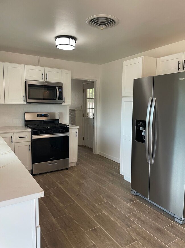 Building Photo - Remodeled Hidden Gem! Coming Soon!