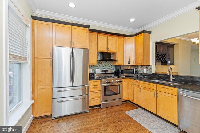 Building Photo - 1324 Race St