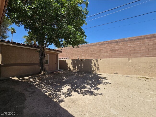 Building Photo - 713 N 18th St