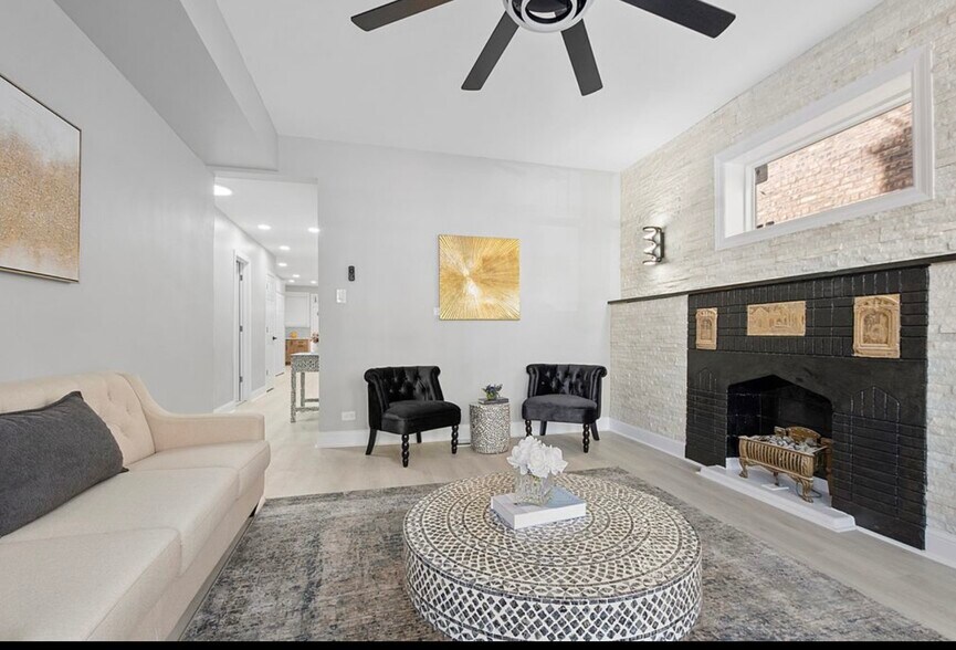 Building Photo - 1809 W Armitage Ave