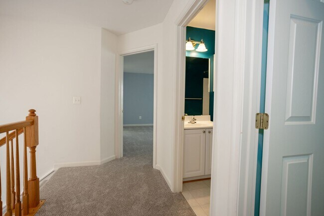 Building Photo - Spacious & Bright Home in Parks of Piedmon...