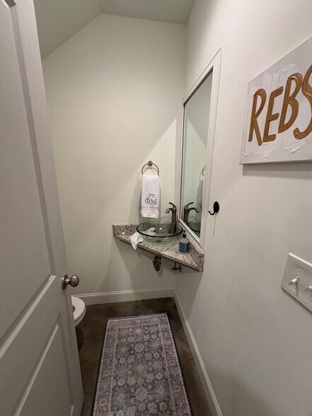 Building Photo - 200 Taylor Cottage Cv