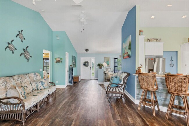 Building Photo - 15736 Lakeland Cir