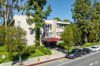 Building Photo - 5405 Lindley Avenue