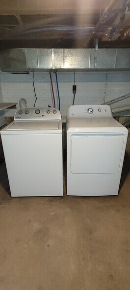 Washer/dryer for laundry - 220 Prospect Ave