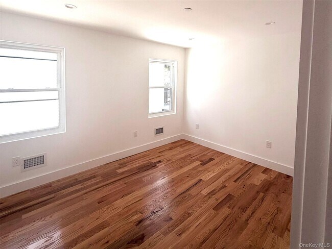 Building Photo - 342 E 234th St