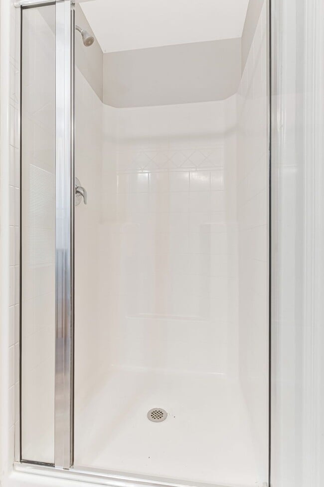 Building Photo - 5441 Pescara Dr