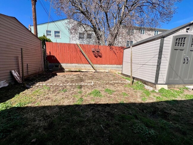 Building Photo - Gorgeous 4-Bedroom Townhome with One-Car Garage! Available NOW!