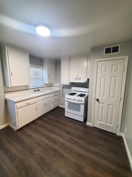 Building Photo - 1812 Clayton Ave