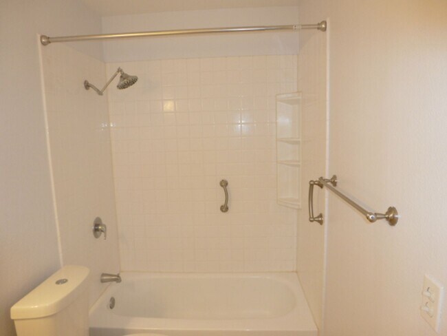 Building Photo - Furnished One Bedroom Condo For Rent in So...