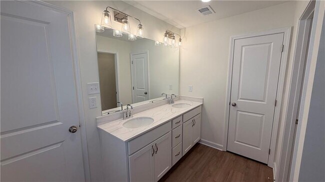 Building Photo - 903 Agate Ln