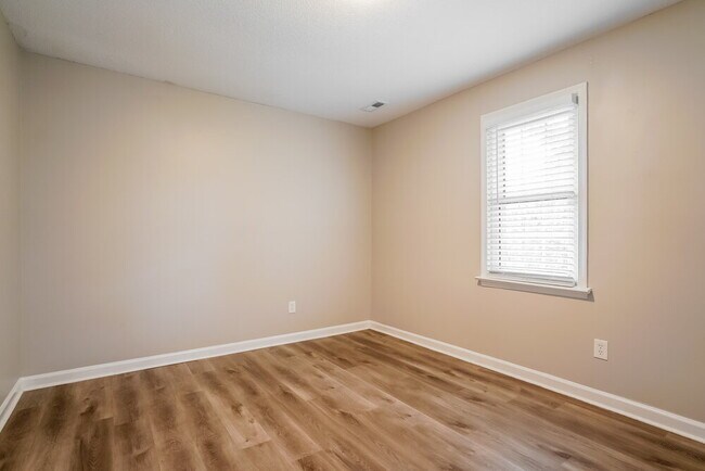 Building Photo - 3604 Greywood Dr