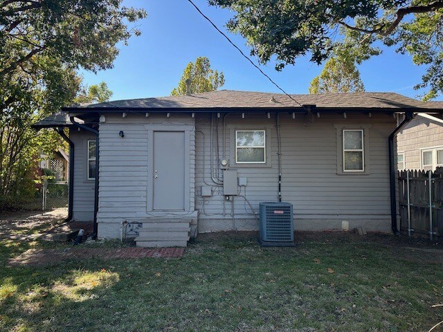 Building Photo - 1221 NW 42nd St