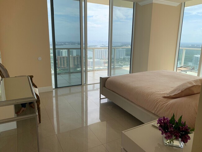 Building Photo - 16699 Collins Ave