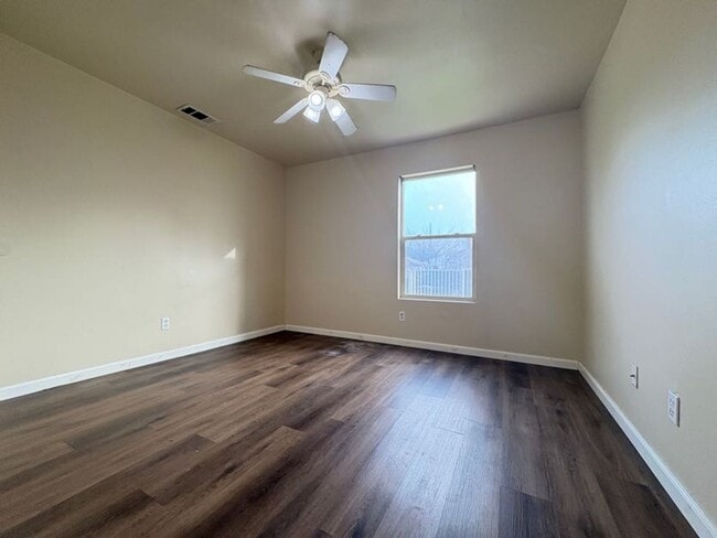 Building Photo - Recently Updated