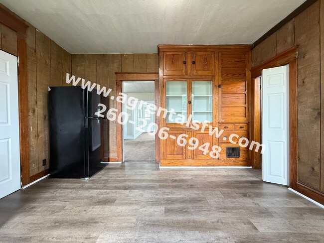 Building Photo - 3 Bedroom House