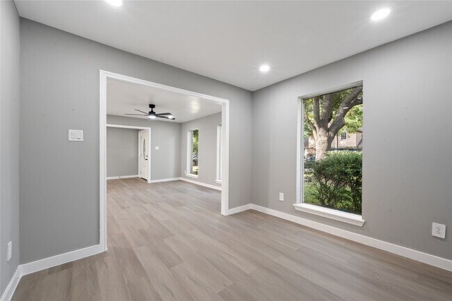 Building Photo - 14015 Cleobrook Dr