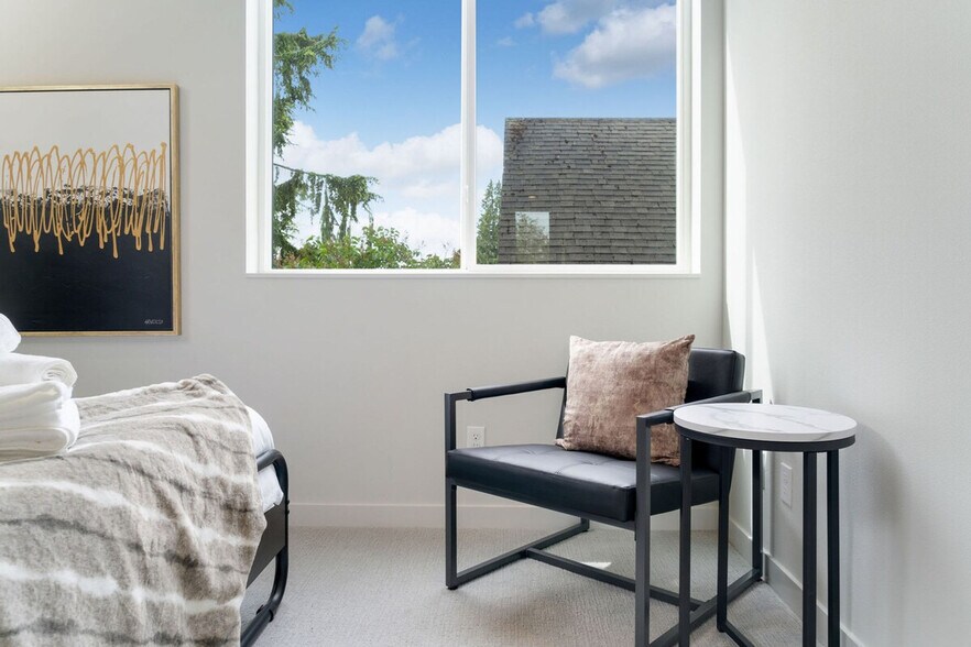 Building Photo - 4424 Burke Ave N