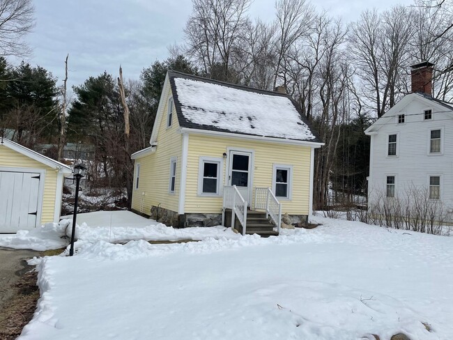 Building Photo - Cozy Single Family Home