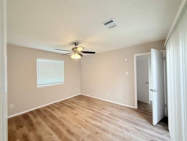Building Photo - 6624 Westwick Dr