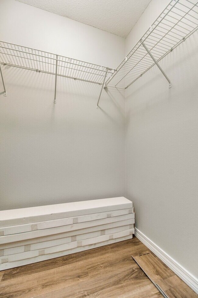 Building Photo - 1015 Sable Dr