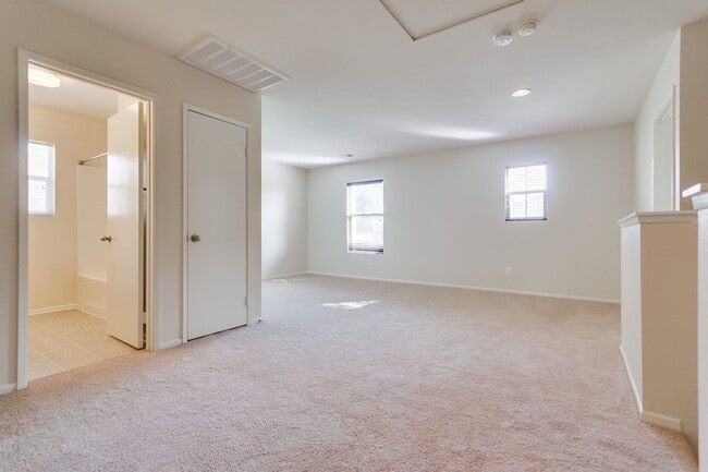Building Photo - Gorgeous 4 Bedroom Santa Fe Hills Home With a Pool!