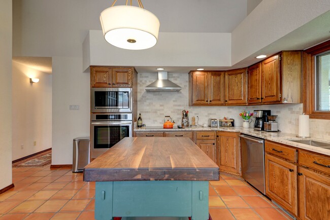 Building Photo - Stunning 4-Bedroom Albuquerque Foothill Ho...