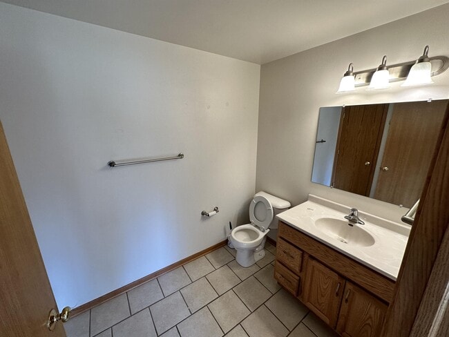 Building Photo - 132 Sater St