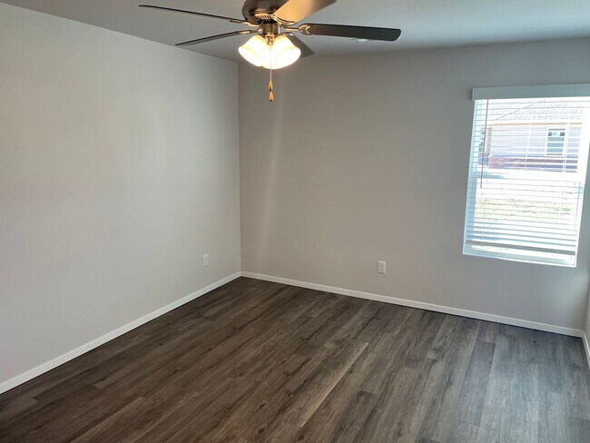 Building Photo - NEW Three Bedroom | Two Bath Home in Somerset