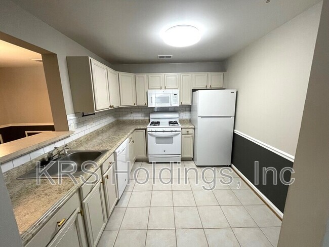 Building Photo - 1037 Gardenview Loop