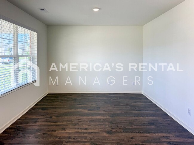 Building Photo - Move-in Special! Beautiful 5 Bed, 2 Bath h...