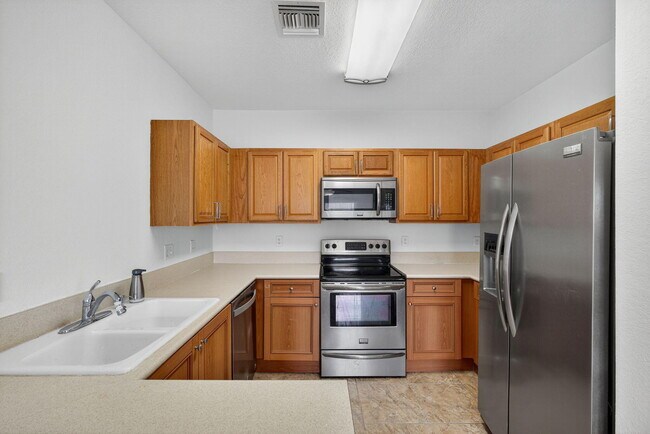 Building Photo - 513 Talia Cir