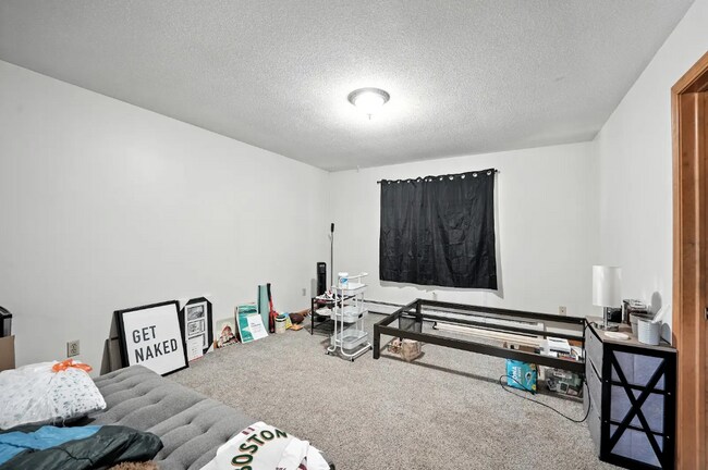 Building Photo - 39 Valley Ln