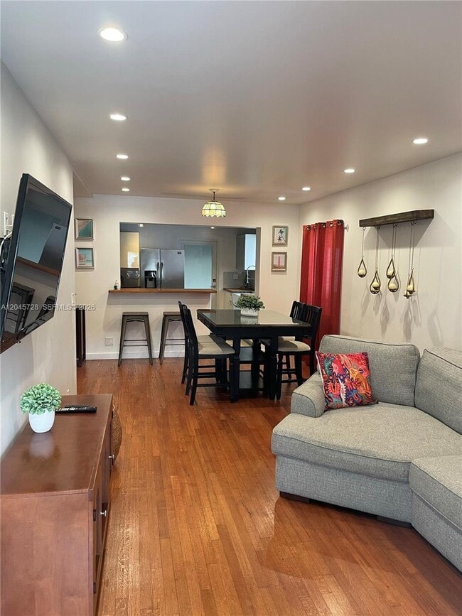 Building Photo - 2112 SW 60th Ct
