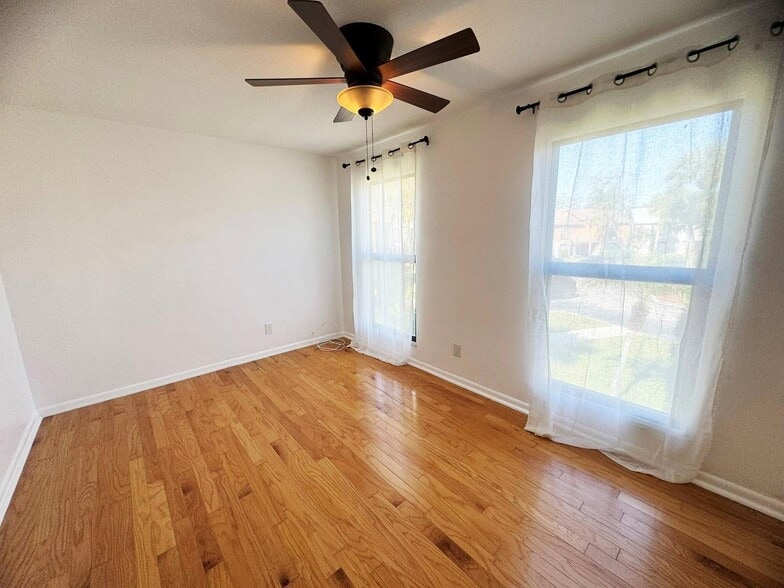 Building Photo - 321 Sandtree Dr