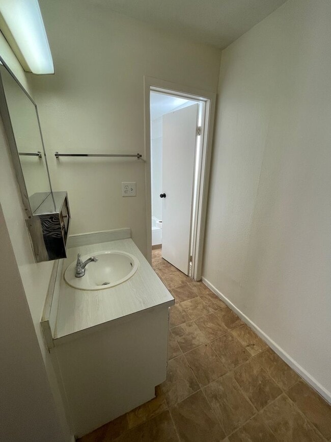 Building Photo - Studio Apartment on Las Vegas Strip - Close to all of the Excitement & More!!