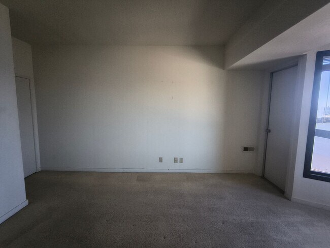 Building Photo - 1BD/1BATH Condo Available in Pacific Park Plaza