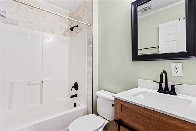 Building Photo - 2051 College Ave NE