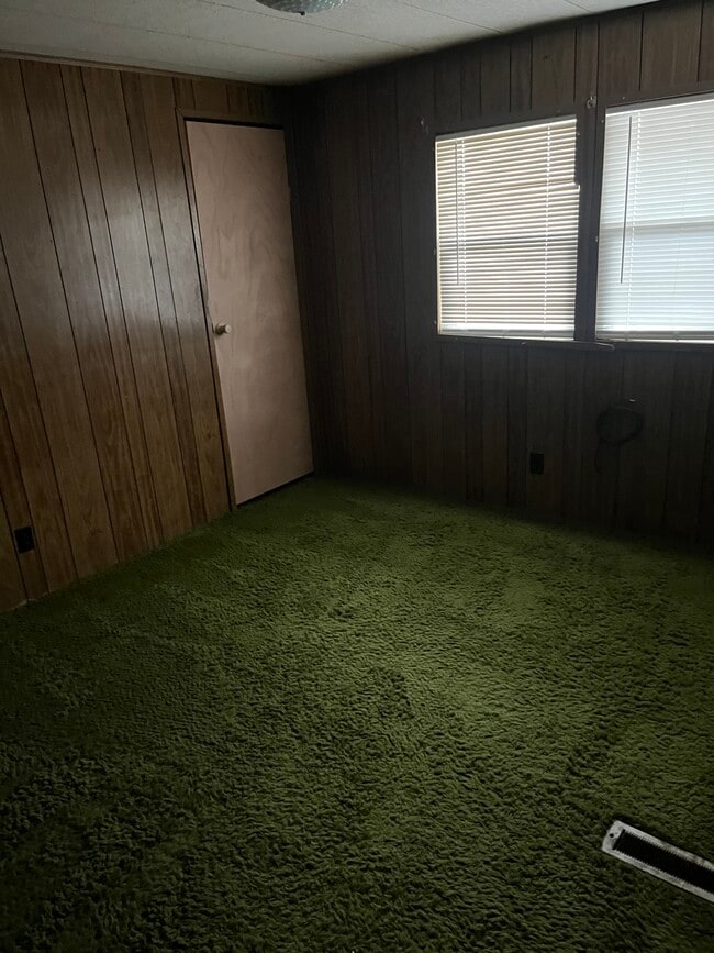 Building Photo - 1639 17 Mile Rd