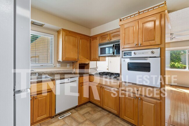 Building Photo - 6138 Cherrelyn Way