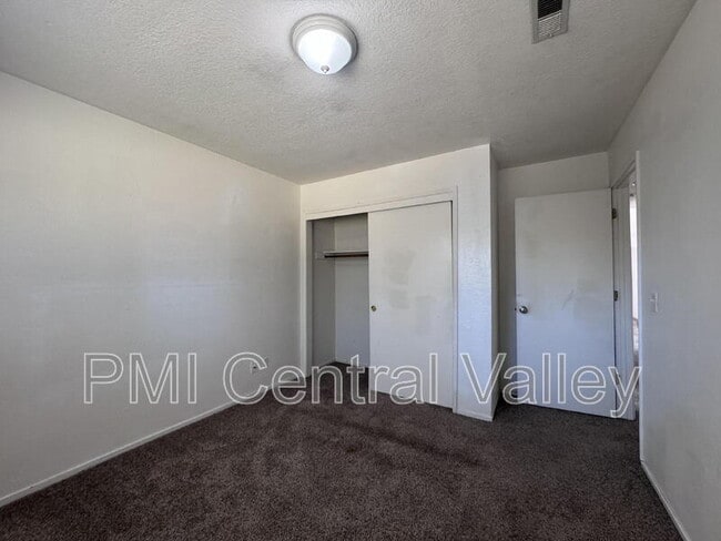 Building Photo - 1526 Silver Creek Cir